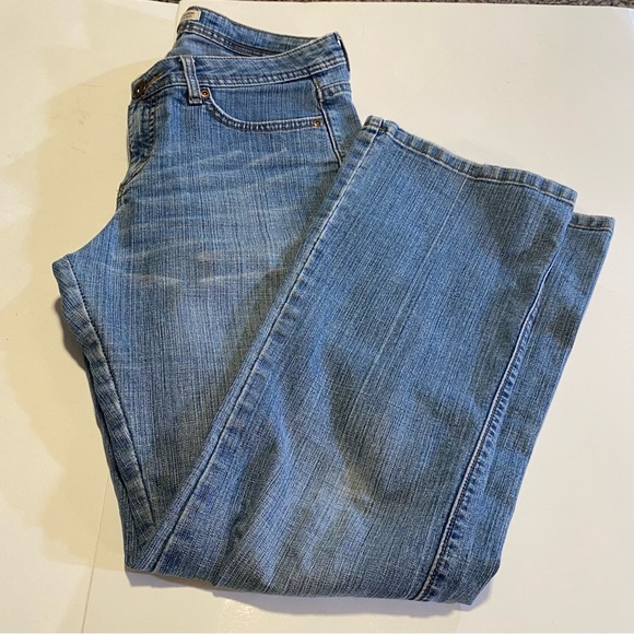 Lee Midrise Bootcut SZ 8 Medium, GUC, stretch, distressed, lower on the waist - Picture 3 of 12